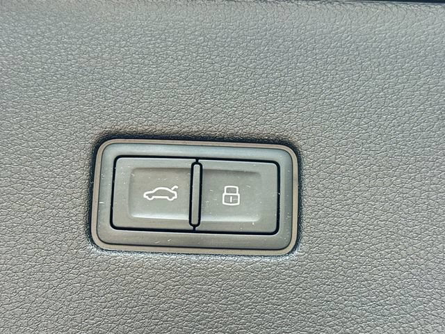 Used 2022 Audi SQ8 Prestige AWD/4WD image 12