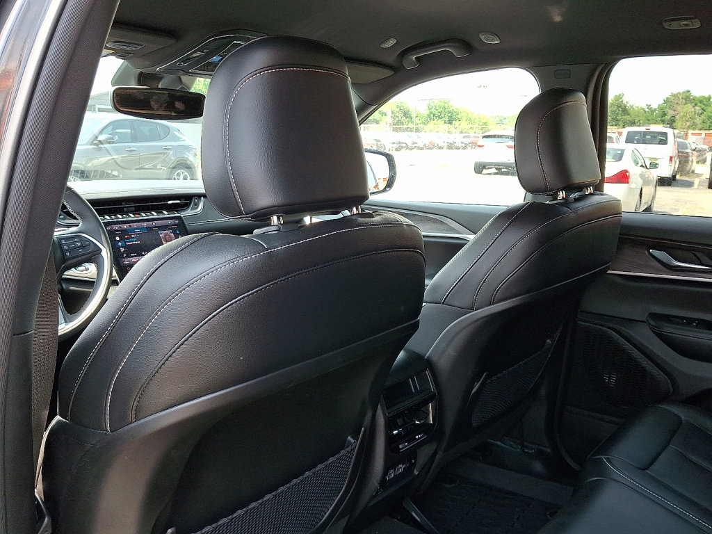 Used 2024 Jeep Grand Cherokee Limited image 21