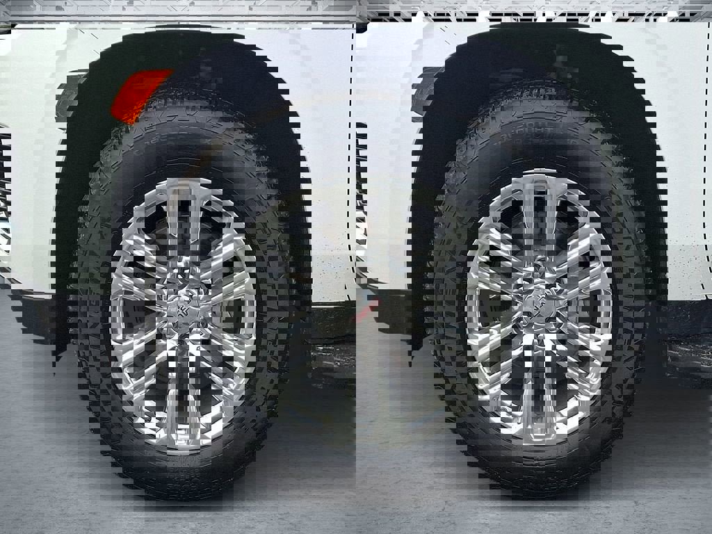 Certified 2024 GMC Yukon SLT w/ SLT Luxury Package image 9