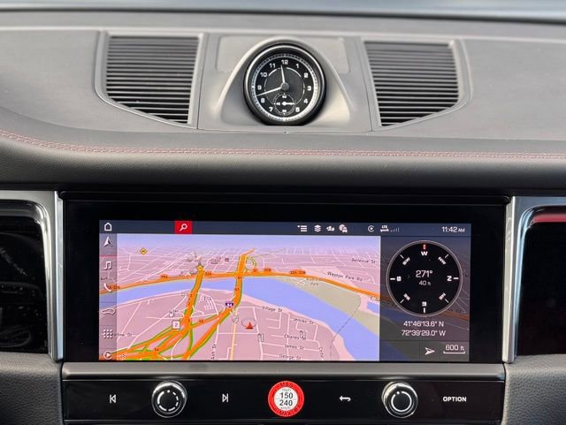 Certified 2025 Porsche Macan image 29