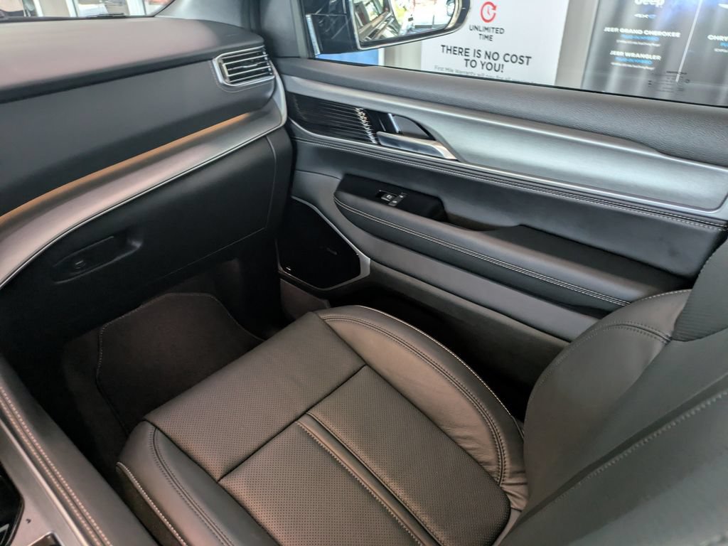 New 2026 Jeep Grand Wagoneer L Limited AWD/4WD image 19