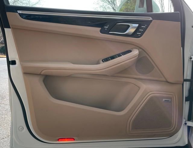 Used 2022 Porsche Macan Base image 13