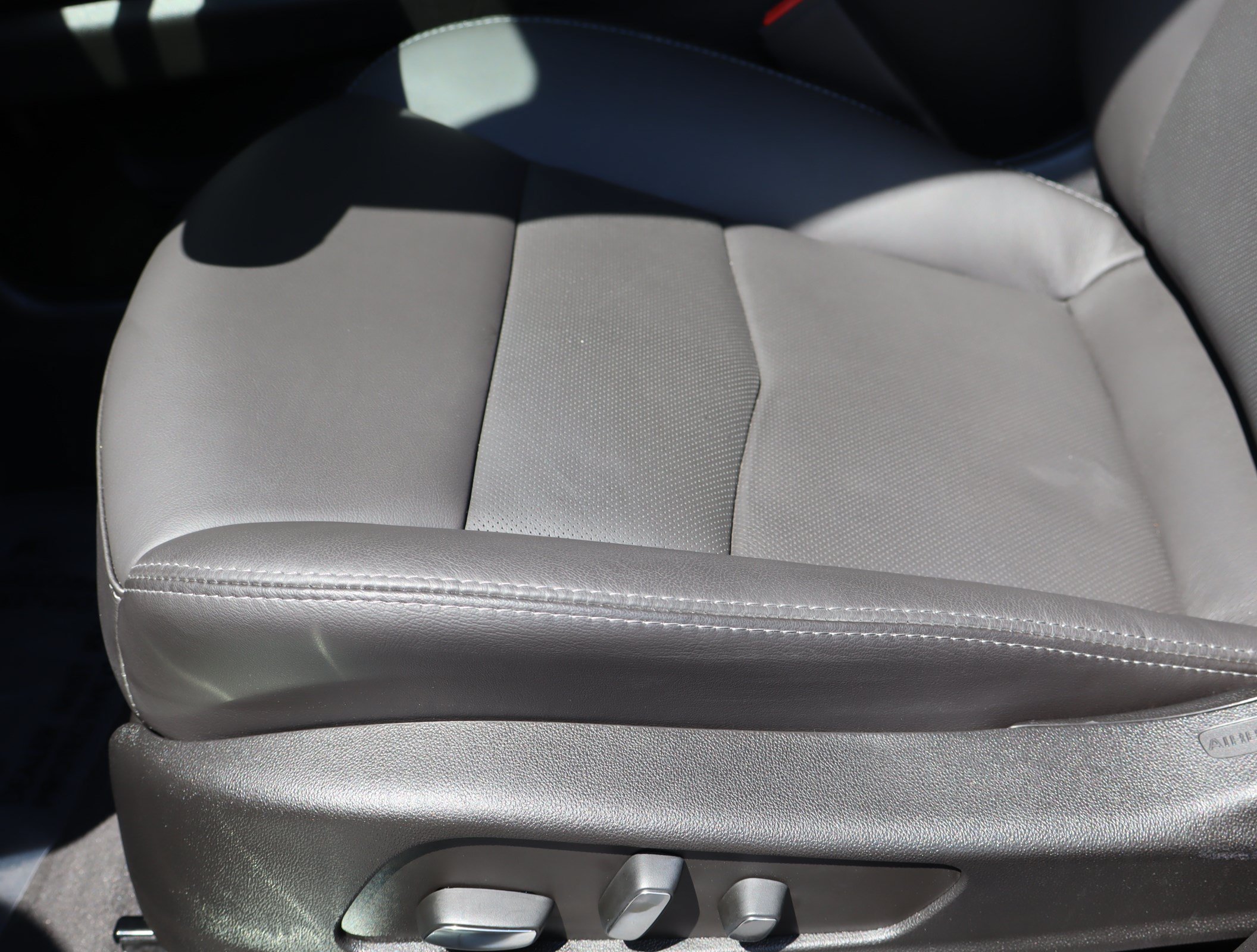 Used 2025 Cadillac XT5 Sportv w/ Technology Package AWD/4WD image 16