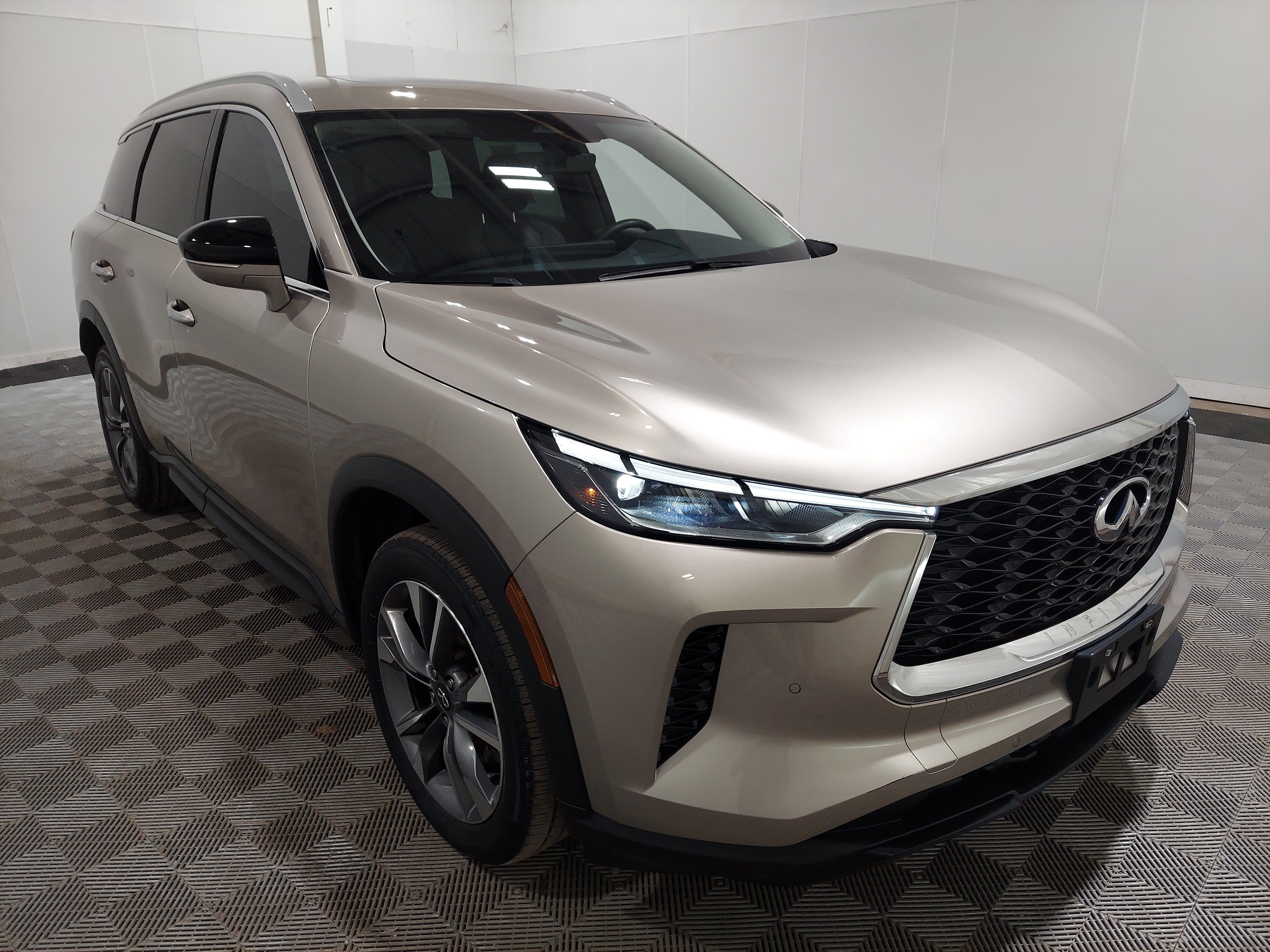 Used 2024 INFINITI QX60 Luxe AWD/4WD image 2
