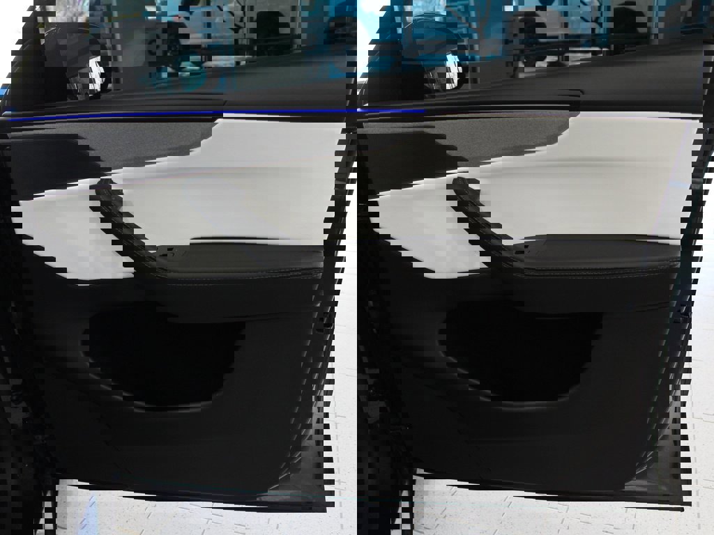 Used 2026 Tesla Model Y Long Range image 28