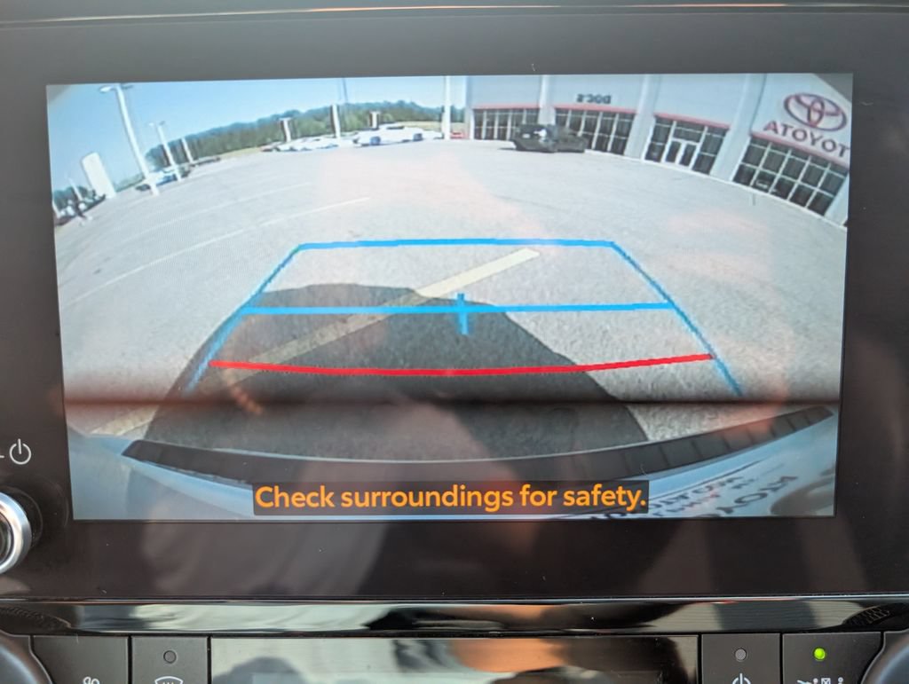 Used 2023 Toyota Highlander XSE FWD image 13
