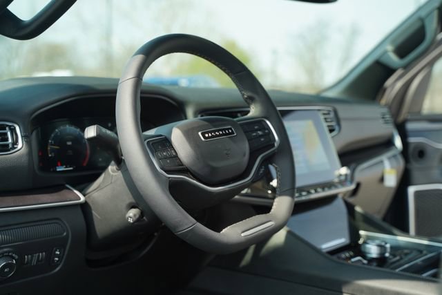 Used 2024 Jeep Wagoneer 4WD w/ Premium Group I image 30