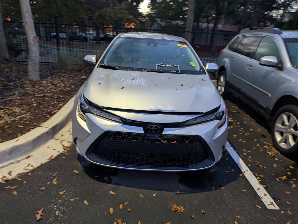 Used 2020 Toyota Corolla LE image 2