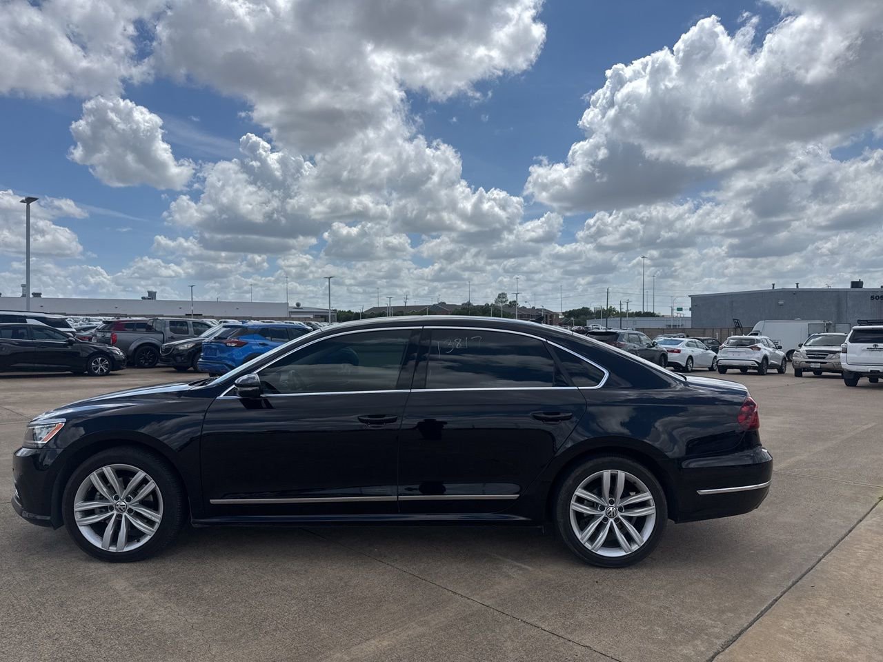 Used 2018 Volkswagen Passat 3.6 SEL Premium image 13