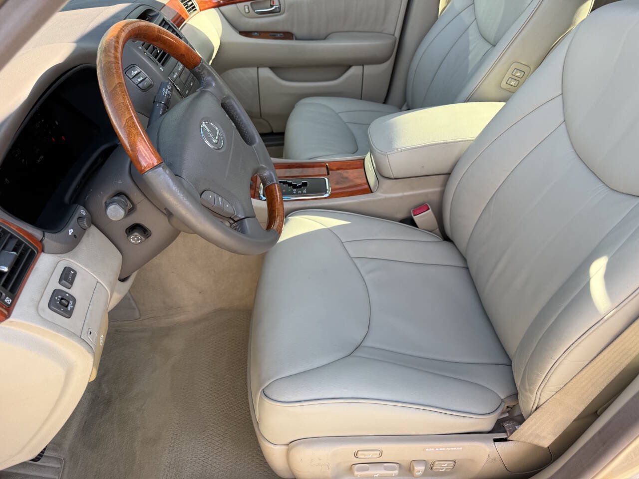Used 2002 Lexus LS 430 RWD image 25