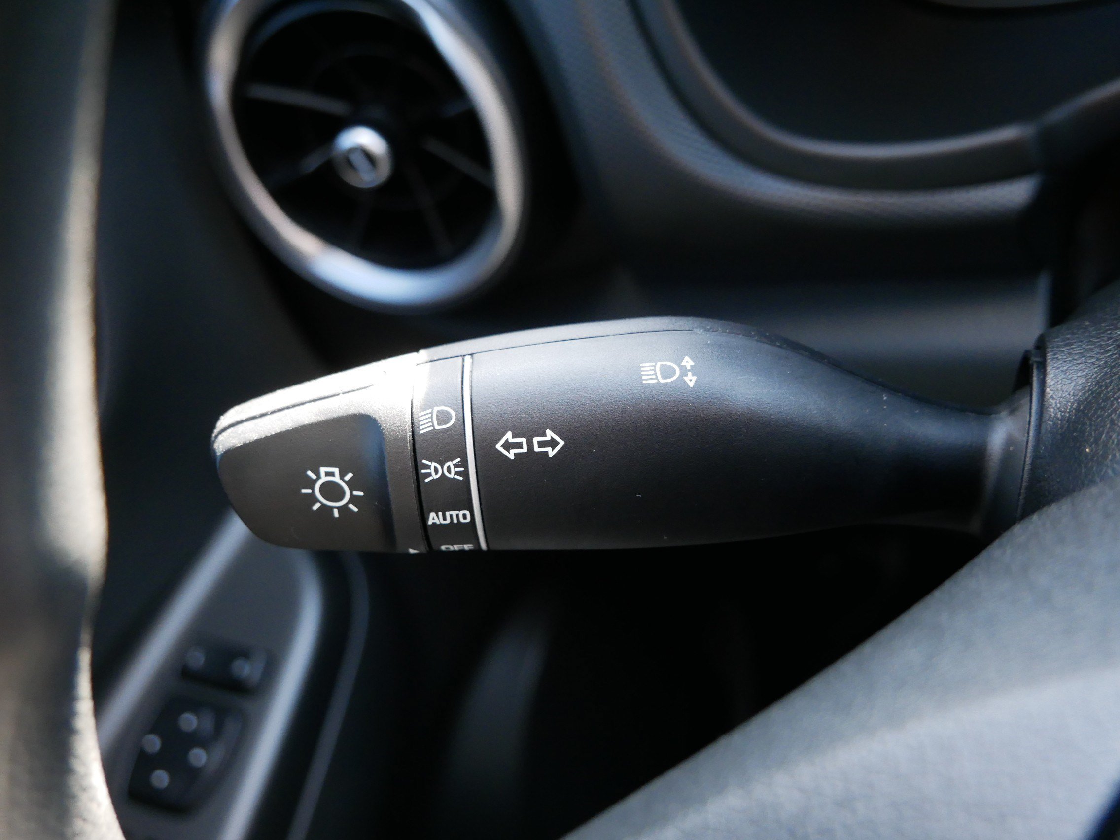Certified 2023 Hyundai Kona SEL AWD/4WD image 28