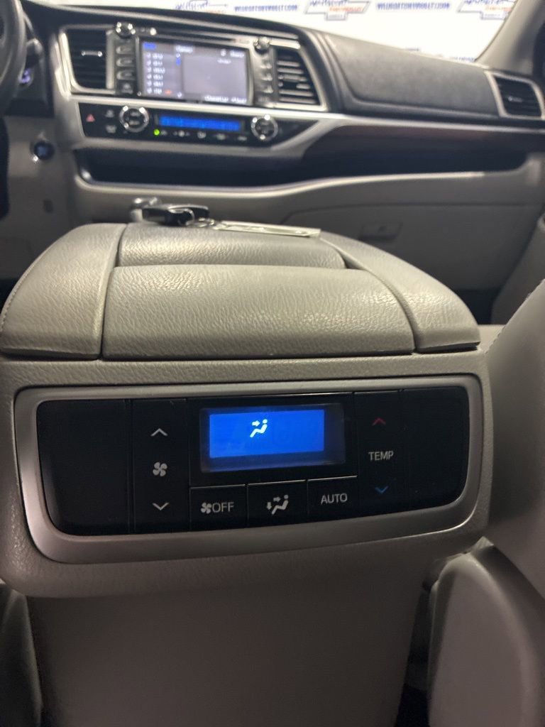 Used 2015 Toyota Highlander Limited AWD/4WD image 29