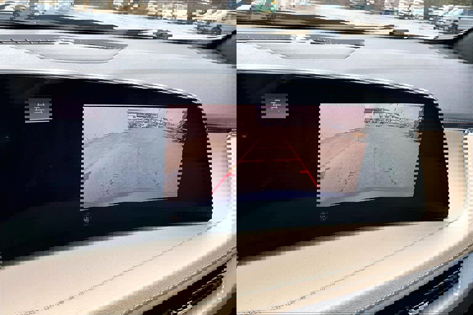 Used 2024 Cadillac XT4 Luxury w/ Cold Weather Package image 24