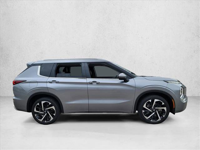 Used 2024 Mitsubishi Outlander SEL image 3