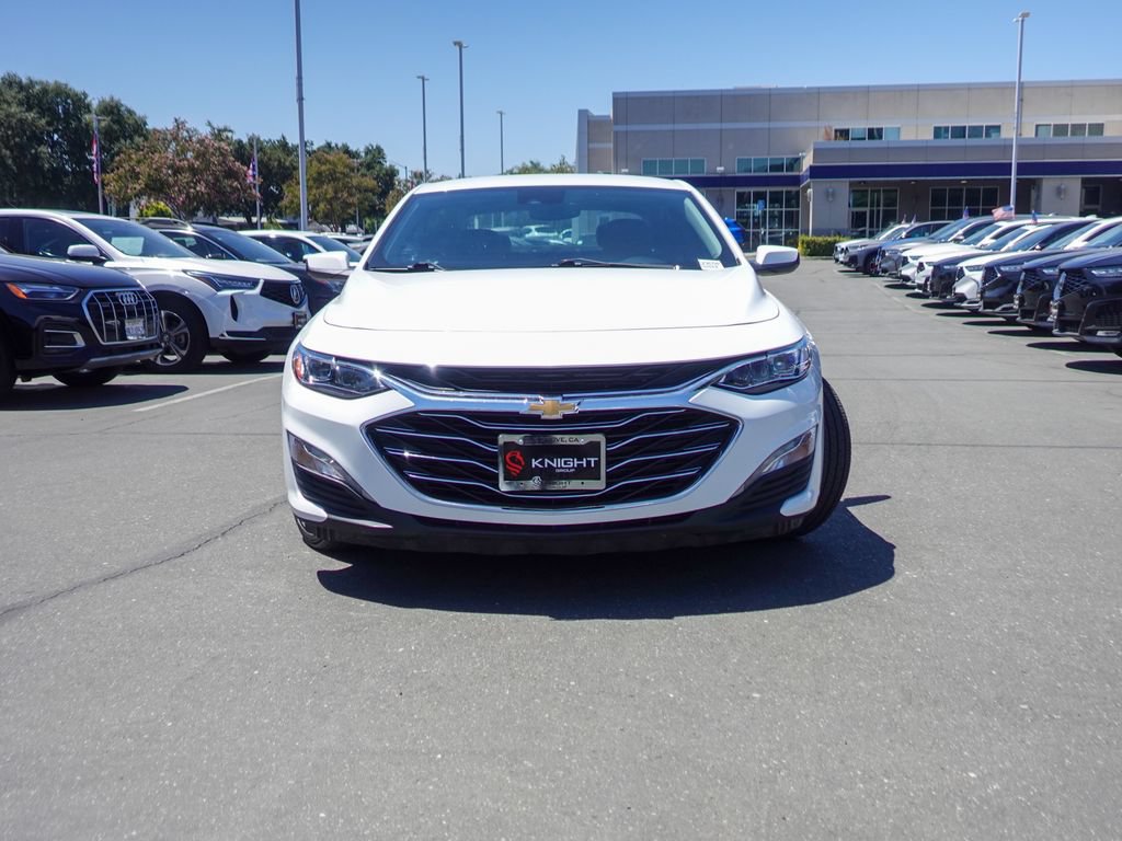 Used 2024 Chevrolet Malibu LT FWD image 2