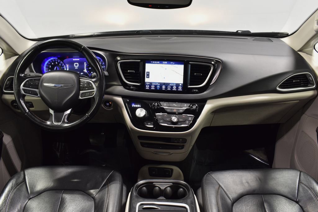 Used 2020 Chrysler Pacifica Touring-L Plus image 13