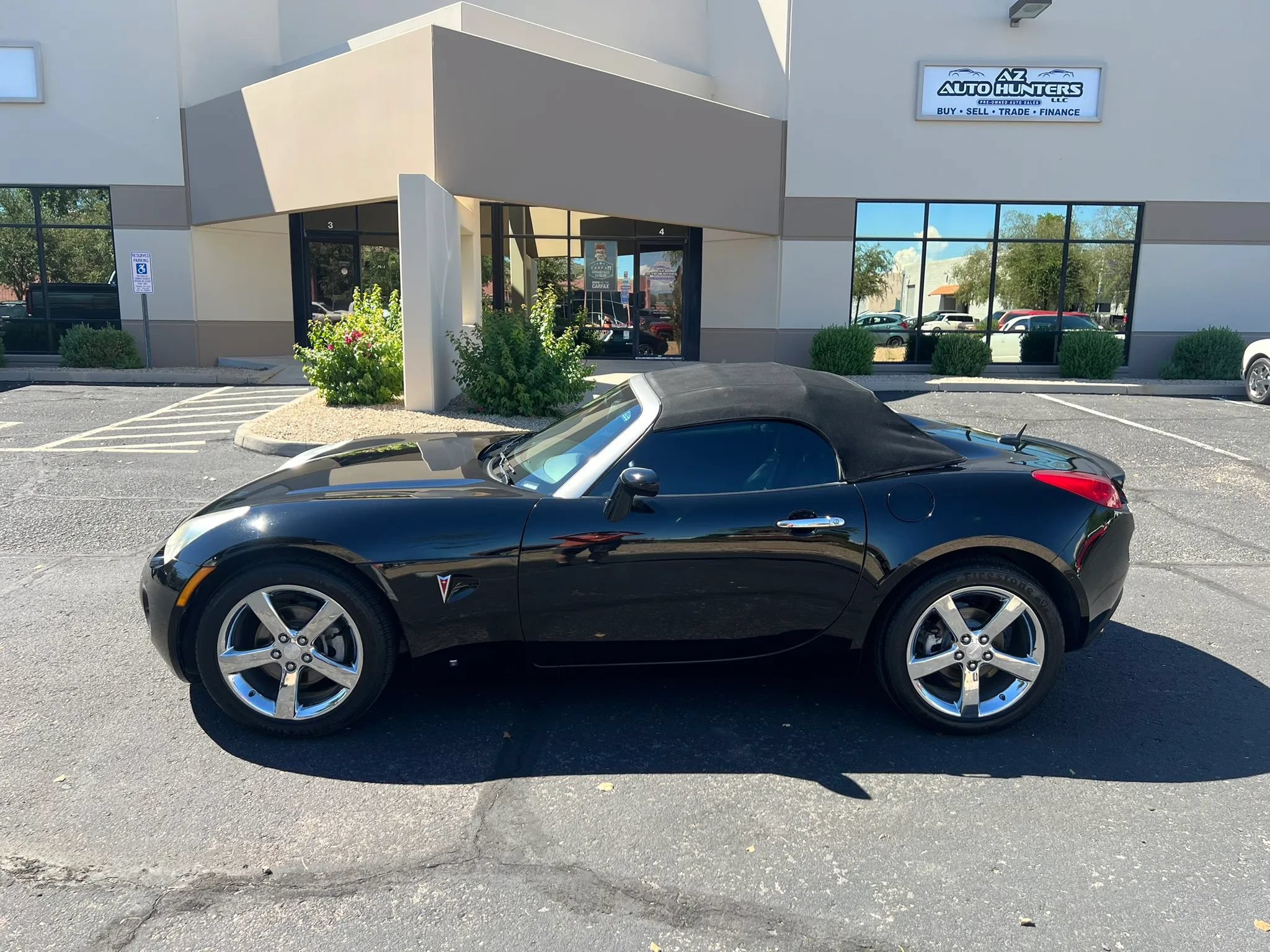 Used 2009 Pontiac Solstice GXP w/ Premium Package RWD image 2