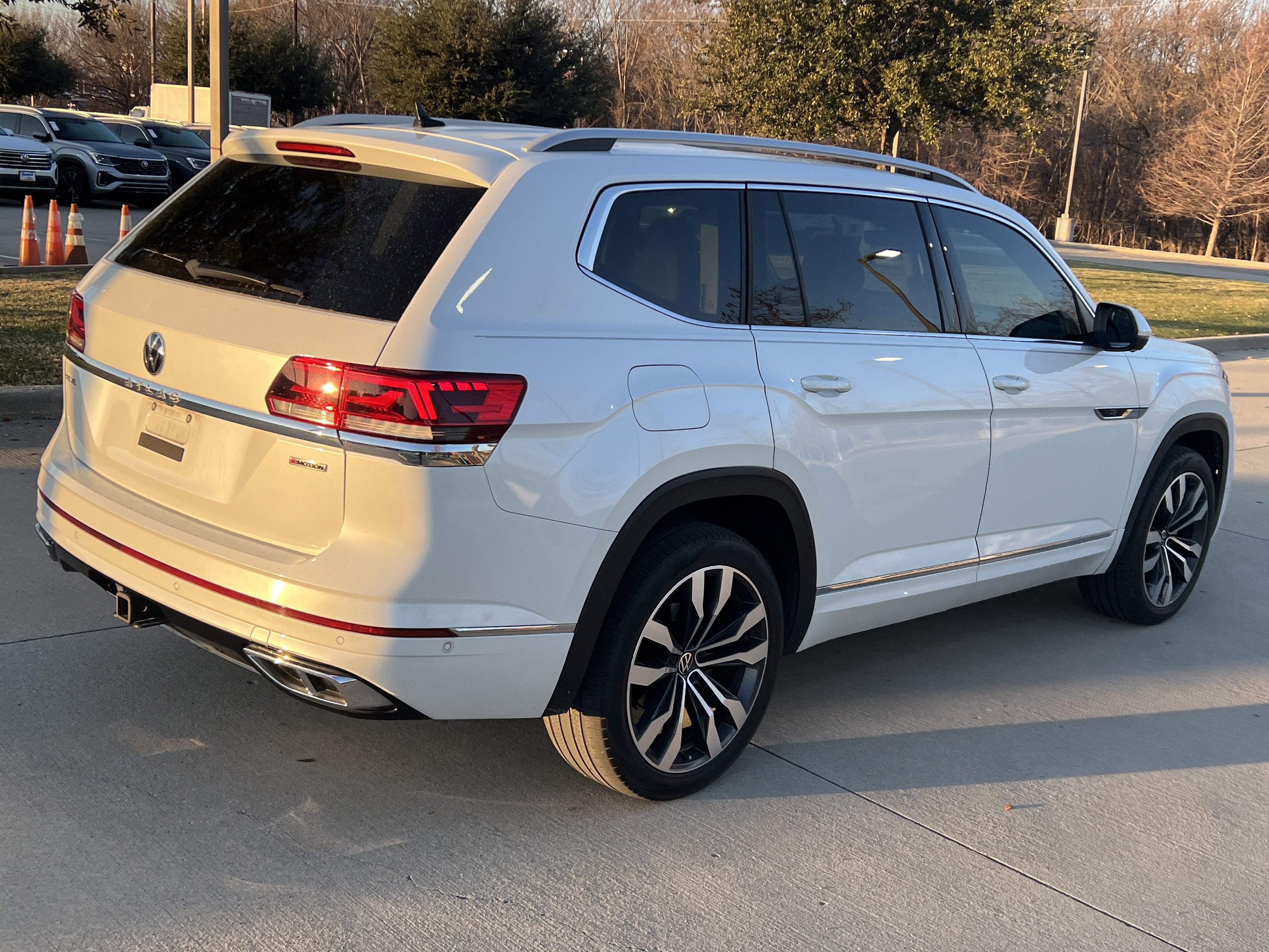 Used 2022 Volkswagen Atlas SEL Premium image 10