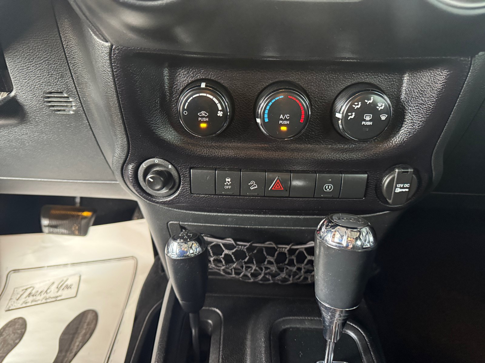 Used 2016 Jeep Wrangler Unlimited Sahara w/ Connectivity Group AWD/4WD image 13