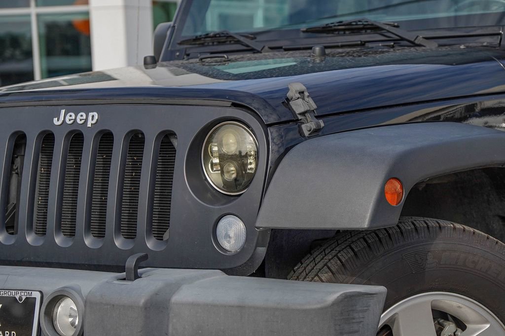 Used 2018 Jeep Wrangler Sport image 3