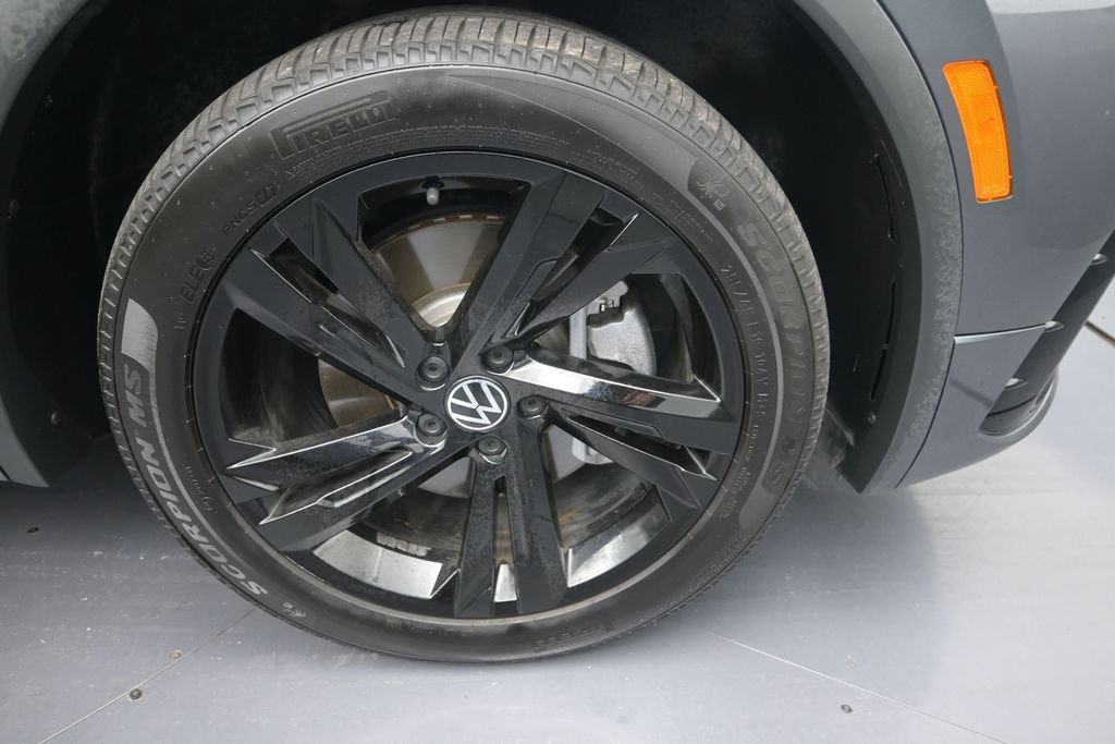 Used 2023 Volkswagen Tiguan SE R-Line FWD image 9