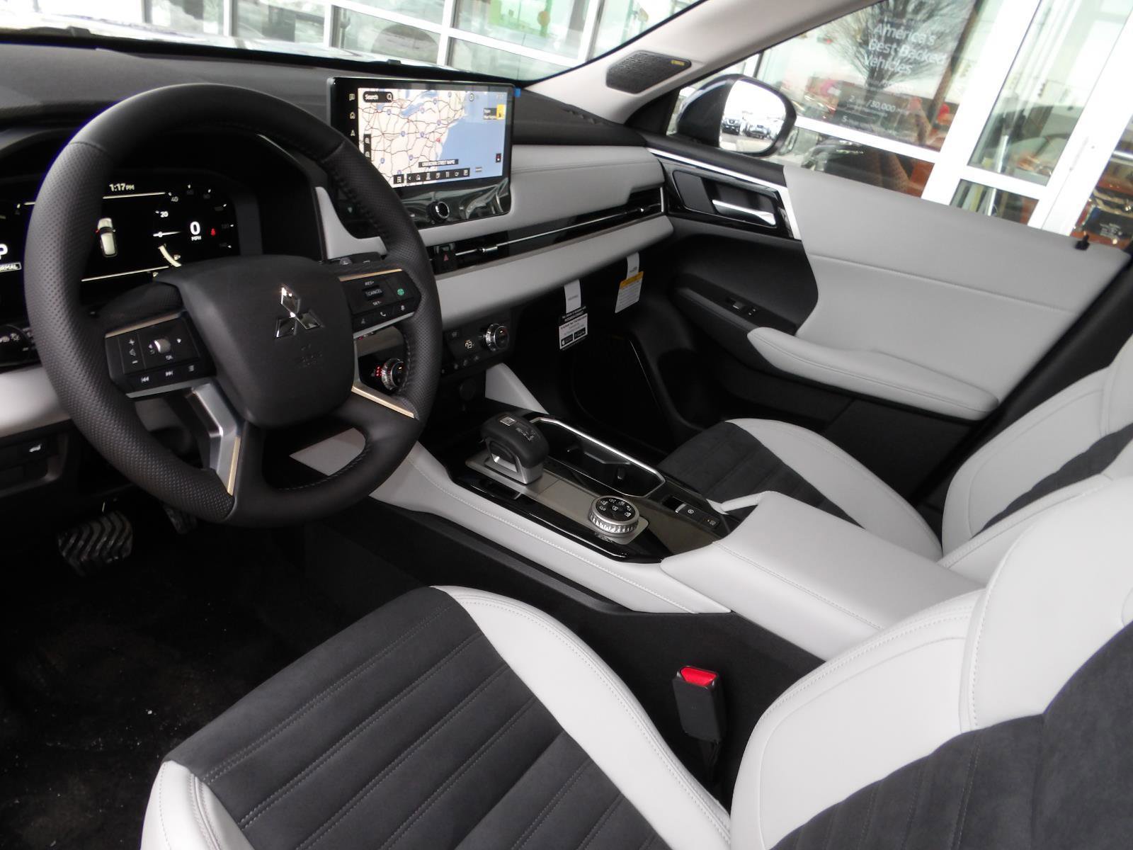 New 2026 Mitsubishi Outlander SE image 13