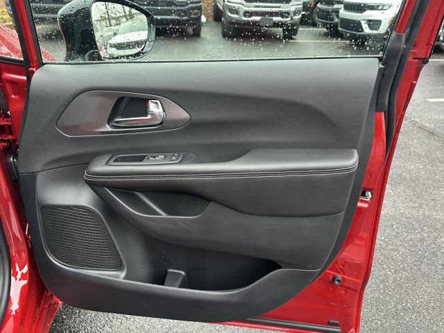 New 2026 Chrysler Pacifica Select image 15