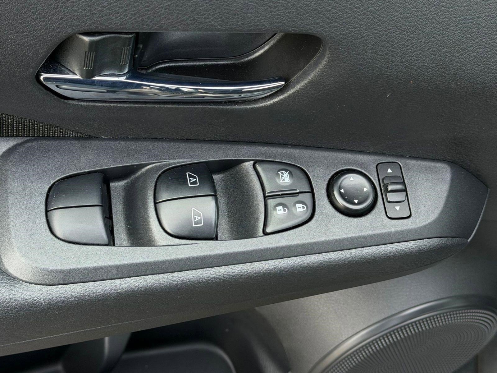 Used 2022 Nissan Kicks SV image 21