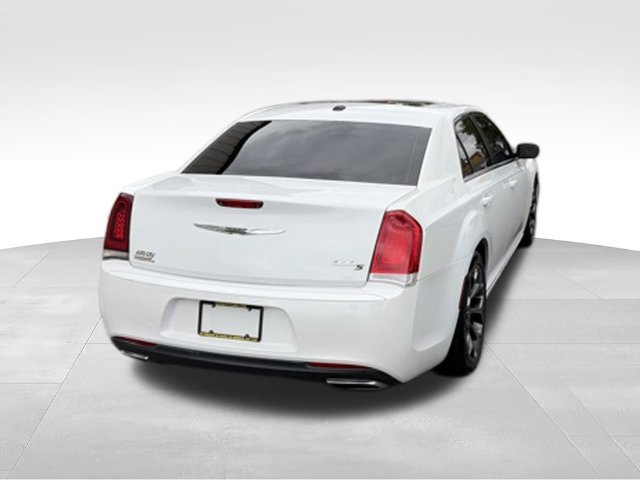 Used 2015 Chrysler 300 S RWD image 32