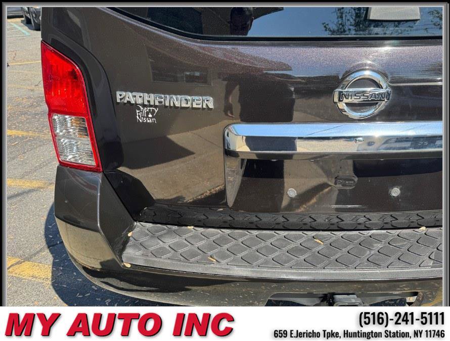 Used 2011 Nissan Pathfinder LE w/ Navigation Pkg image 38