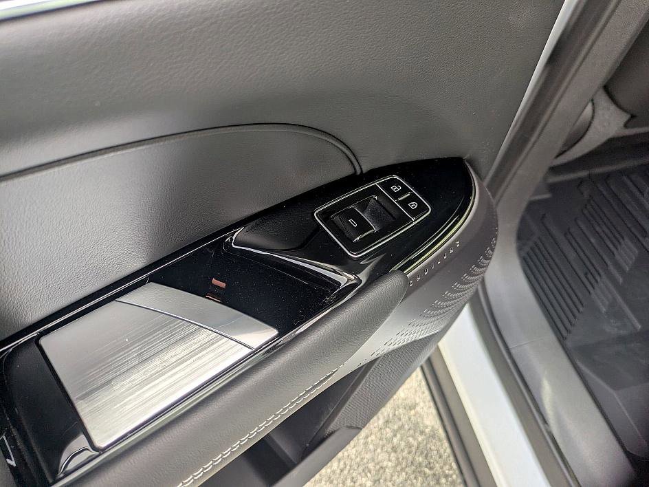 Certified 2025 Cadillac Lyriq Luxury image 23