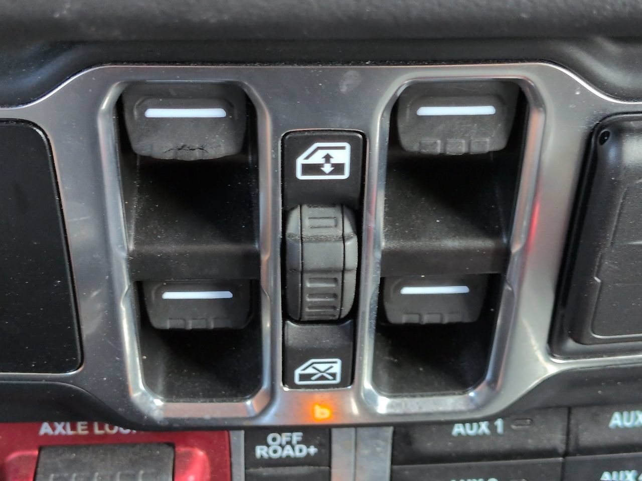 Used 2024 Jeep Gladiator Mojave w/ Technology Group AWD/4WD image 23