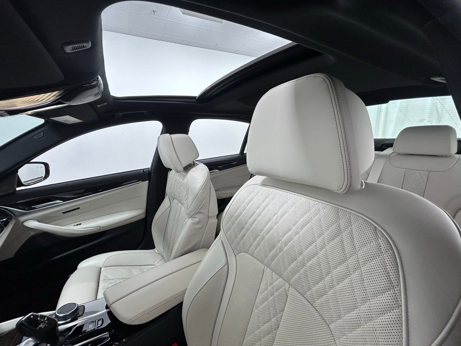 Used 2023 BMW 540i xDrive w/ M Sport Package image 30