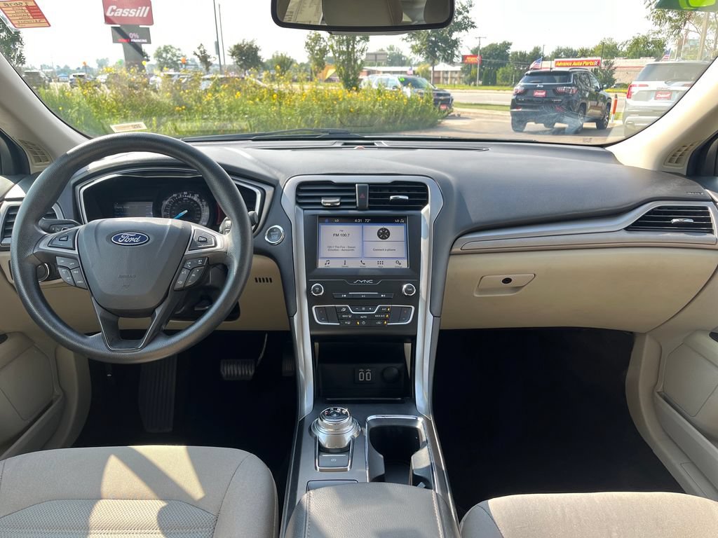 Used 2019 Ford Fusion SE FWD image 17