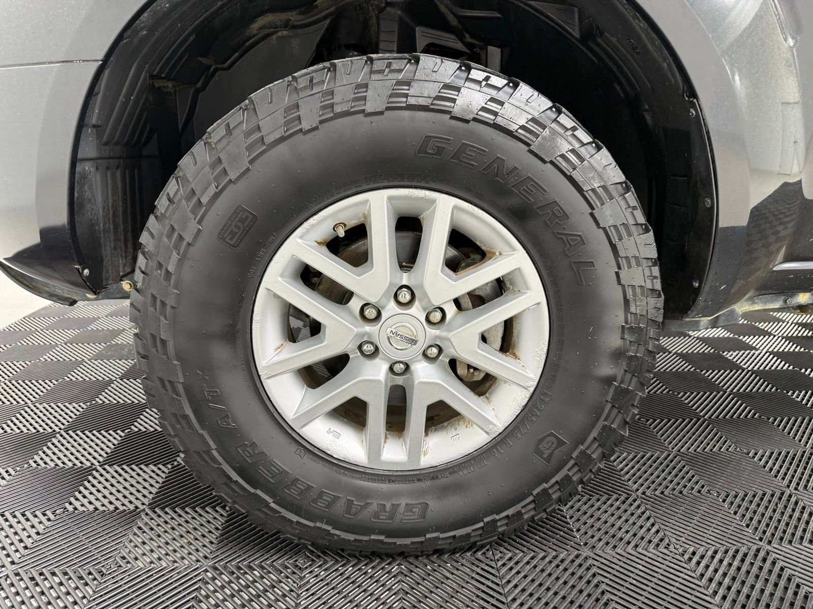 Used 2016 Nissan Frontier SV image 10