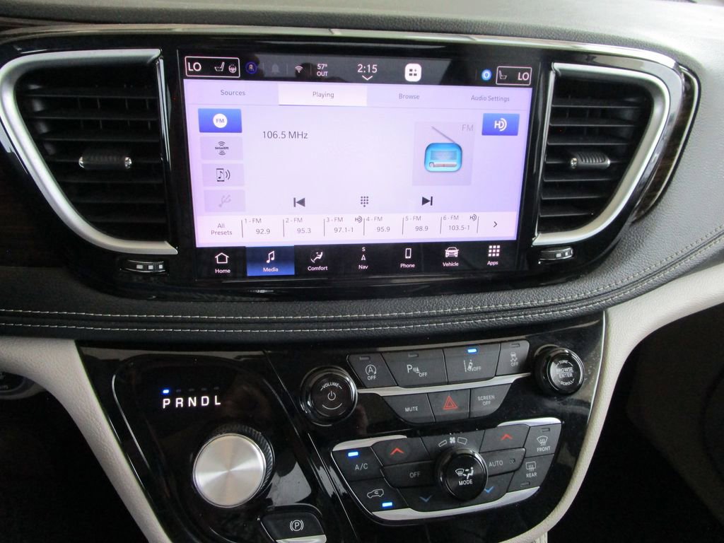 Used 2023 Chrysler Pacifica Limited image 42