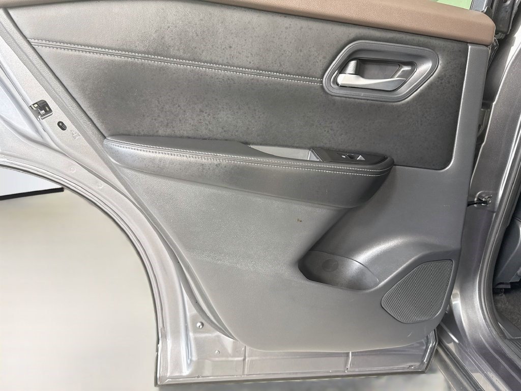 Used 2023 Nissan Rogue SV w/ SV Premium B Package AWD/4WD image 25