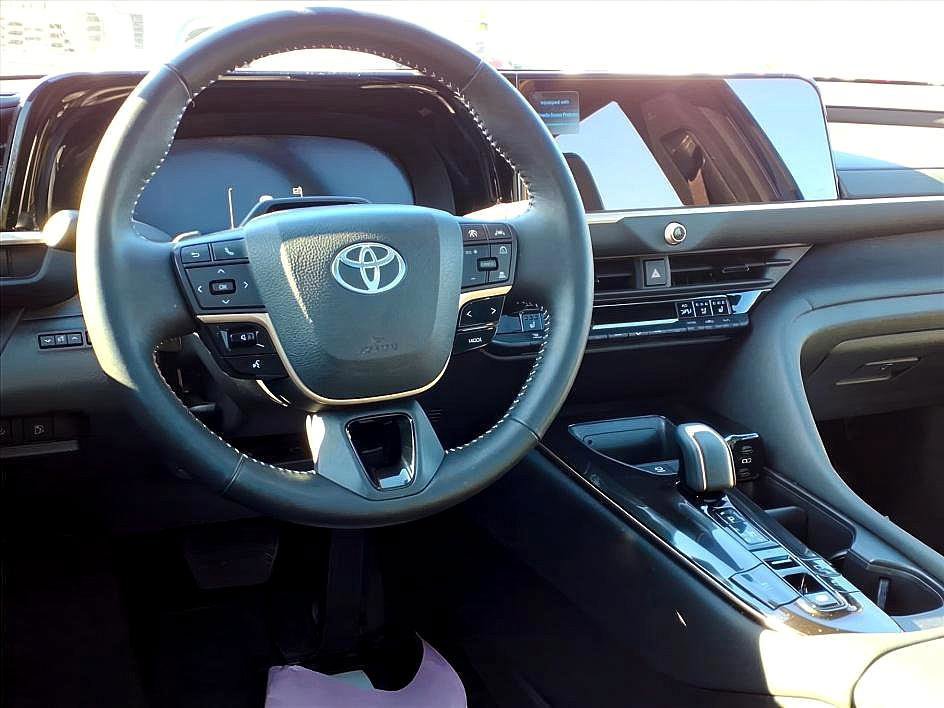 Used 2025 Toyota Crown Signia w/ Advanced Technology Package image 12