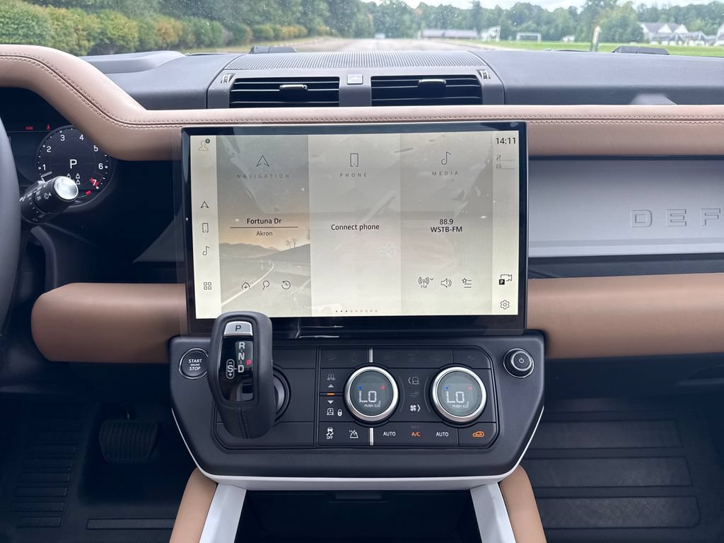 New 2026 Land Rover Defender 130 X-Dynamic SE AWD/4WD image 22