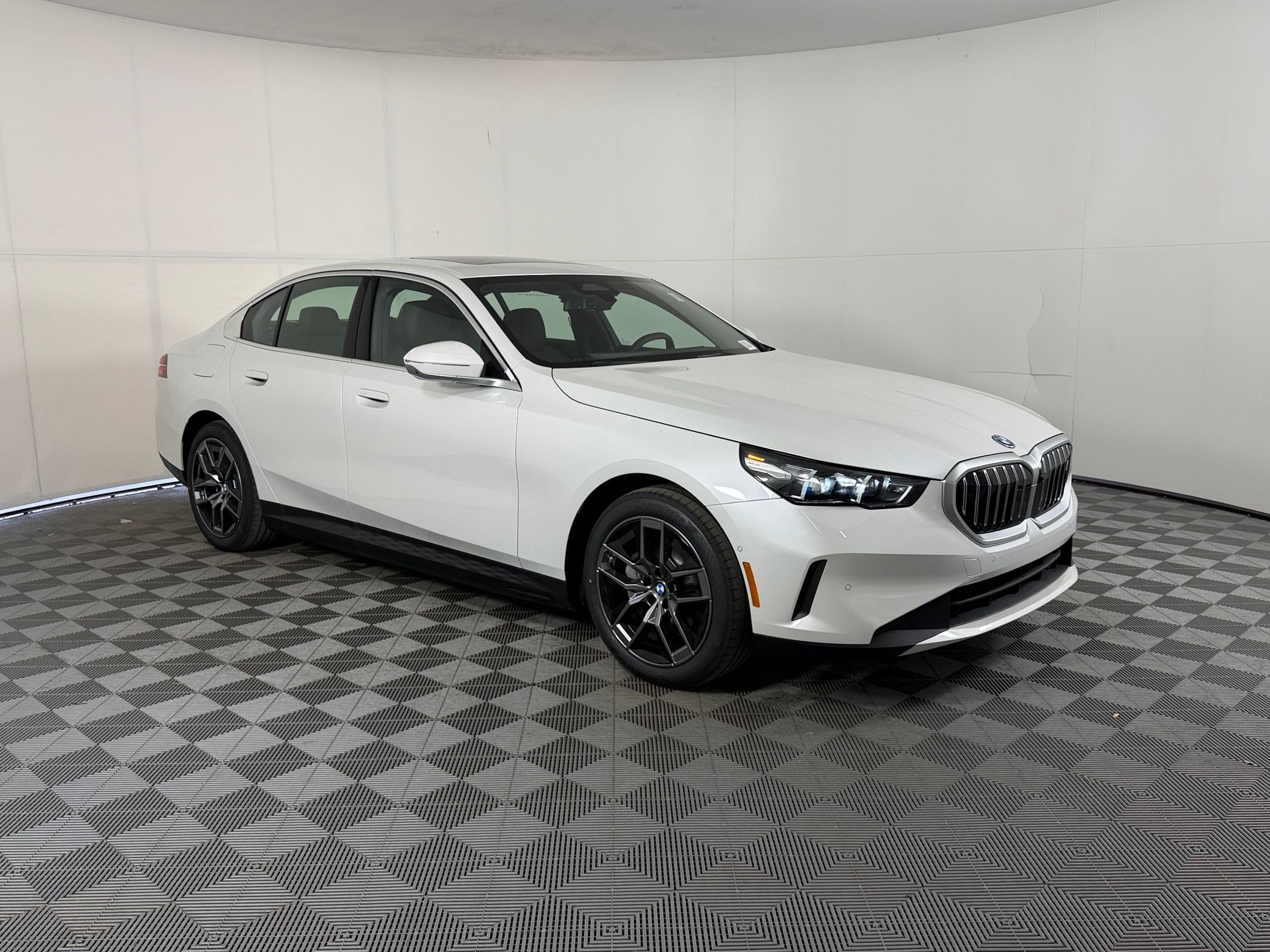 Used 2027 BMW i5 eDrive40 w/ Convenience Package RWD image 7