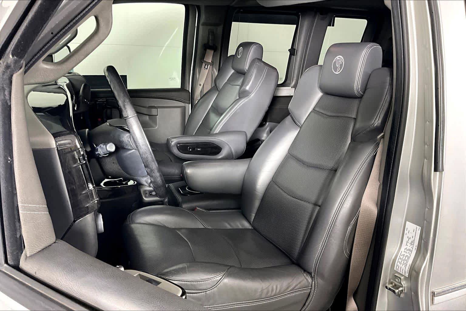 Used 2021 Chevrolet Express 2500 LS w/ Enhanced Convenience Package image 7