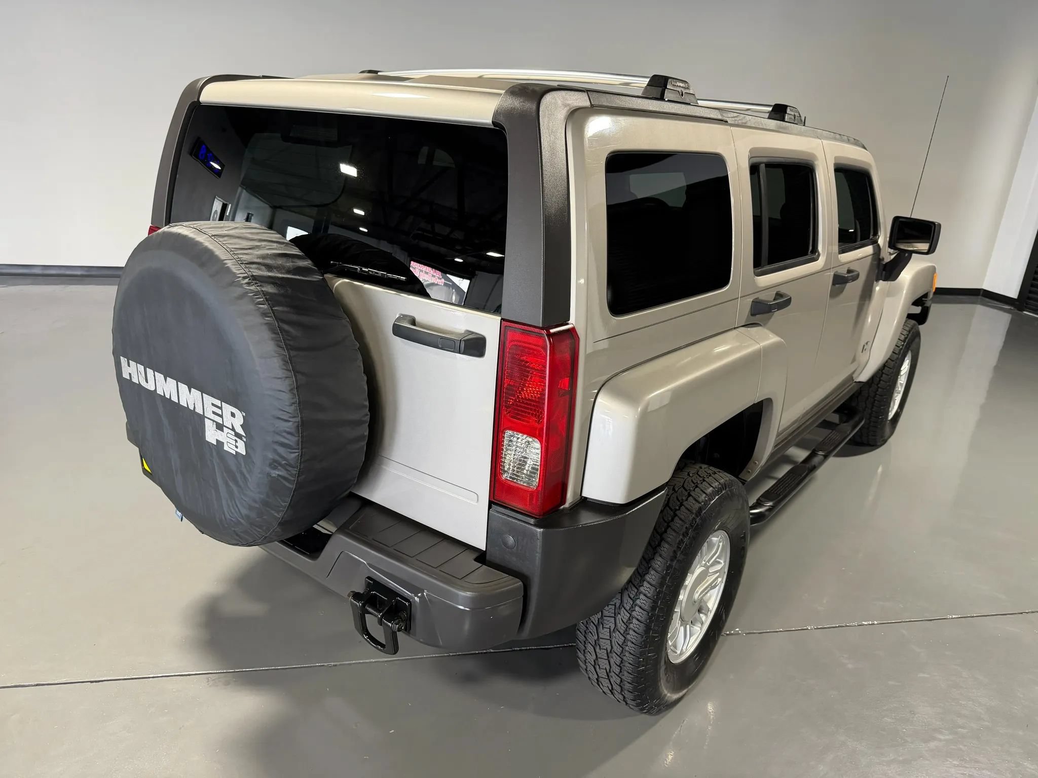 Used 2008 HUMMER H3 AWD/4WD image 5