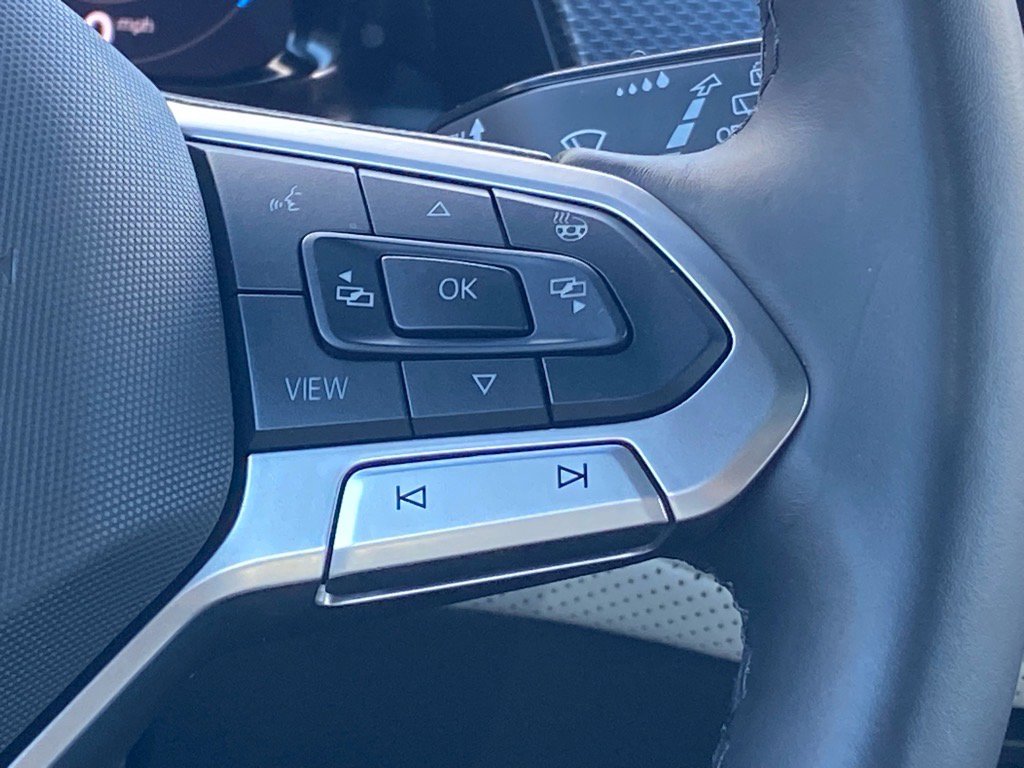 Certified 2025 Volkswagen Atlas Cross Sport SEL Premium R-Line image 7