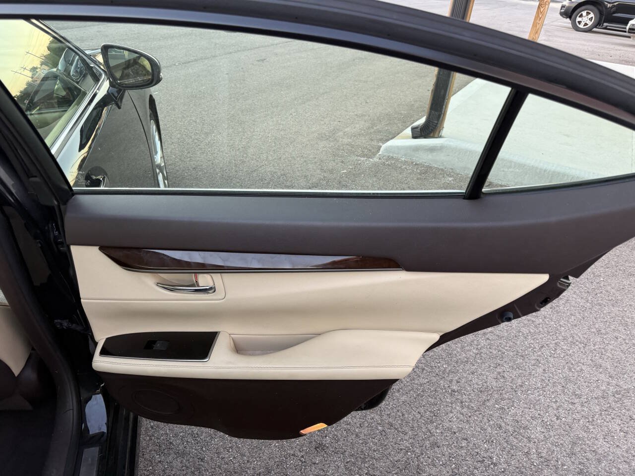 Used 2016 Lexus ES 350 w/ Luxury Package w/Wood Trim FWD image 15