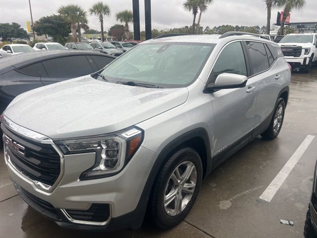 Used 2022 GMC Terrain SLE w/ Driver Convenience Package image 4