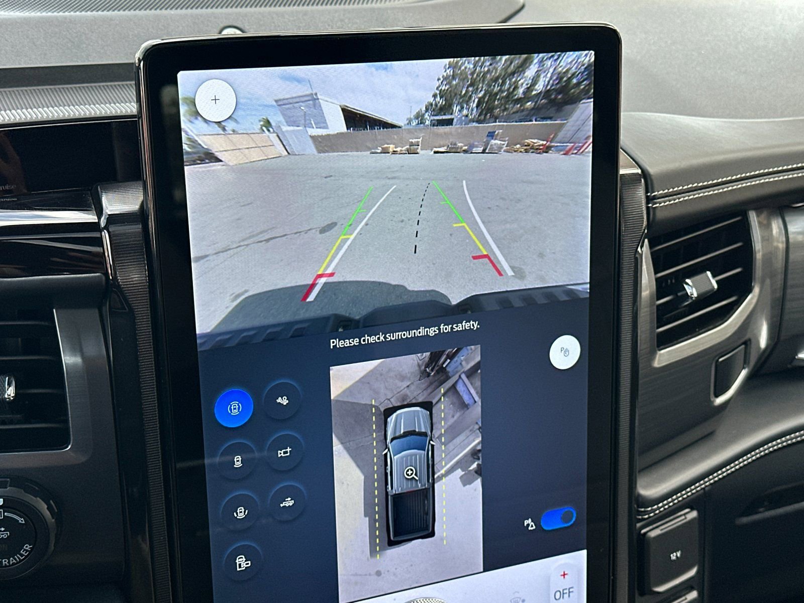 Used 2024 Ford F150 Lightning Platinum AWD/4WD image 24