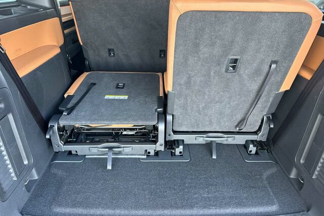 Used 2025 Volkswagen ID. Buzz Pro S RWD image 16