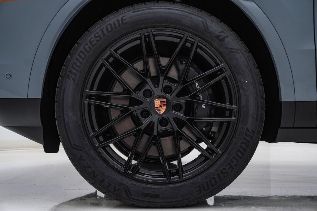 New 2026 Porsche Cayenne Coupe AWD/4WD image 13