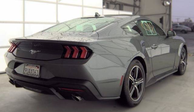 Used 2025 Ford Mustang Coupe RWD image 3