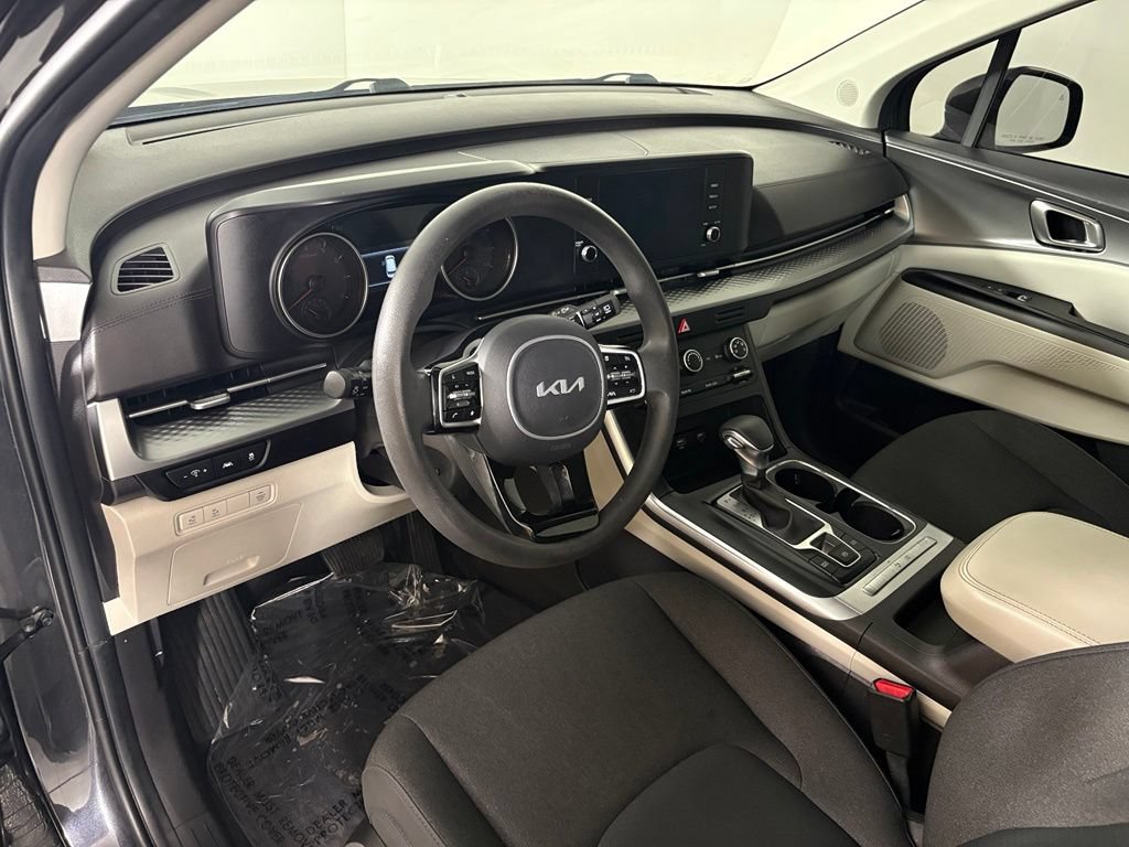 Used 2022 Kia Carnival LX FWD image 15